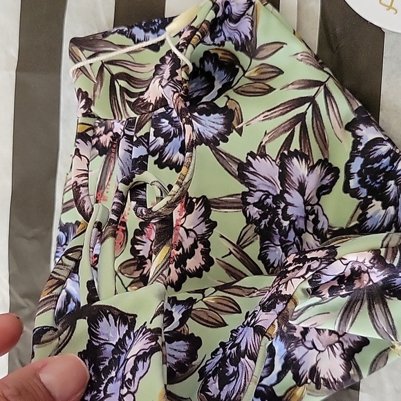 Brand new and beautiful - Picture 4 of 10